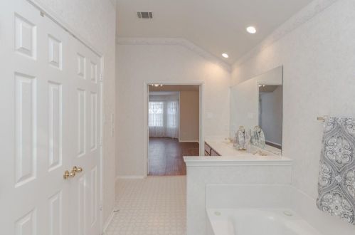 113 Mdw Ln, Denton TX  76207-7409 exterior