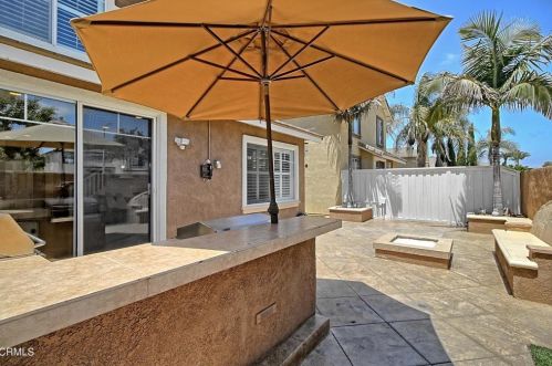 2062 Avila Pl, Oxnard CA 93036-8257 exterior