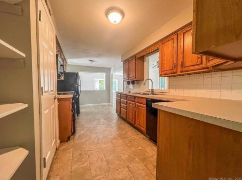 440 Sylvan Ave, Waterbury, CT 06706-1840