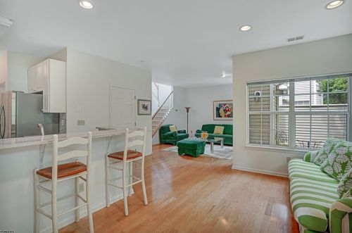 20 Four Oaks Rd, Bedminster NJ  07921-2048 exterior