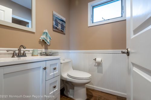 331 Sunset Dr, Pelican Island NJ  08751-2242 exterior