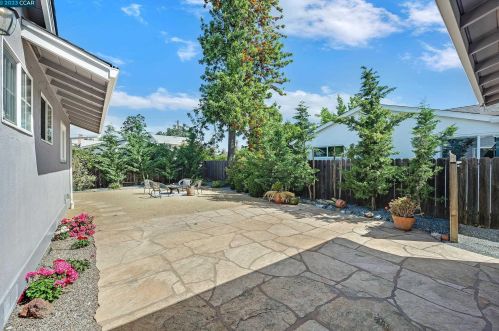 1831 Oakmead Dr, Concord CA 94520-3006 exterior