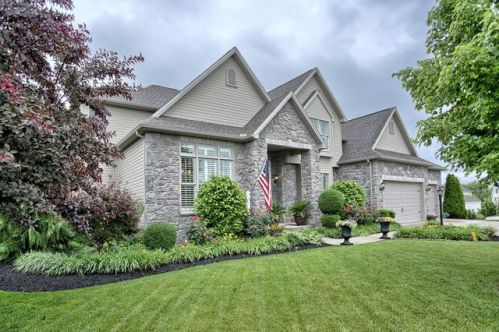 18 Farmhouse Ln, Carlisle, PA 17013-8796