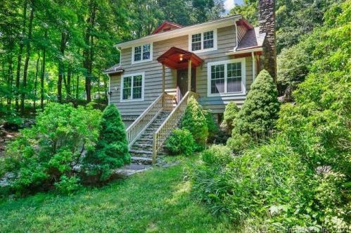 307 Berkshire Rd, Sandy Hook CT  06482-1511 exterior