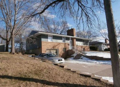 6411 Taylor St, Minneapolis, MN 55432-5157