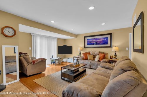 51 Camden Dr, Bricktown NJ 08723-7552 exterior