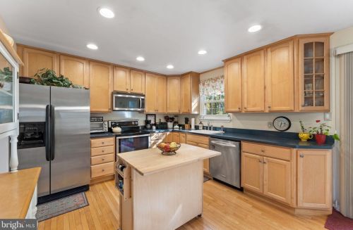 16309 Poplar Hill Rd, Haymarket VA  20169-2101 exterior