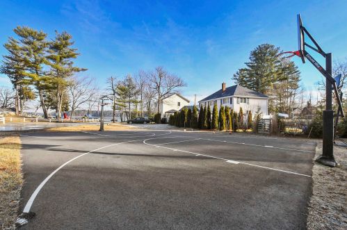 214 Chases Grove Rd, Derry NH  03038-5836 exterior