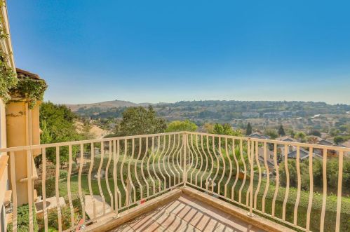 5902 Country Clb Pkwy, San Jose CA  95138-2301 exterior