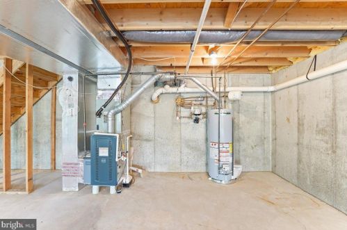 808 Phipps Woods Ct, Glen Mills PA  19342-2243 exterior