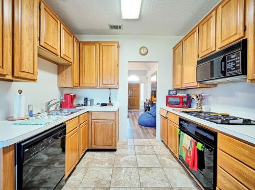 2216 Nettle Dr, Plano TX  75025-2138 exterior