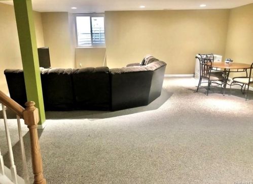 5 Cornwall Ln, Middletown NY  10940-5077 exterior