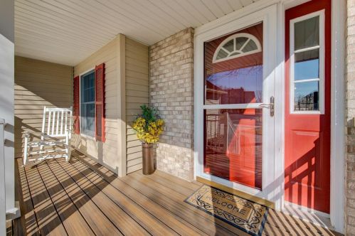 1557 Woodlawn Cir, Minnetrista, MN 55387