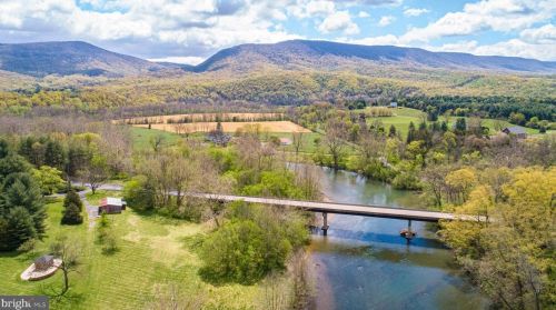 160 Manor Dr, Edinburg VA  22824-3579 exterior