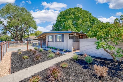 884 Boyd St, Santa Rosa, CA 95407-7013