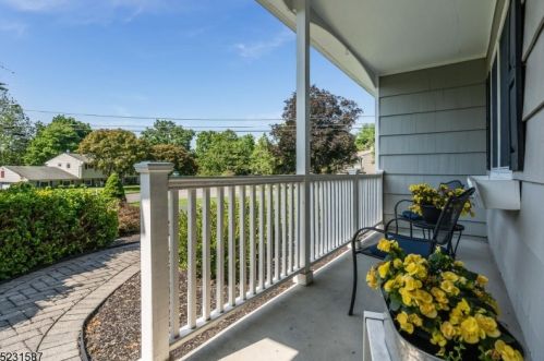 3 Hillside Dr, Clinton NJ 08809-1244 exterior