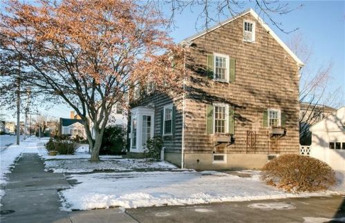 50 Eustis Ave, Middletown, RI 02840-2355