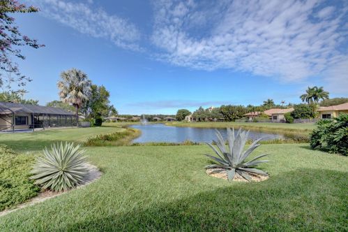 7956 Via Grande, Boynton Beach FL  33437-7520 exterior