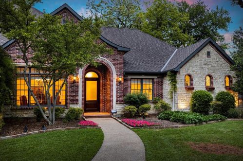 4210 Riverhollow Dr, Fort Worth, TX 76116-0800