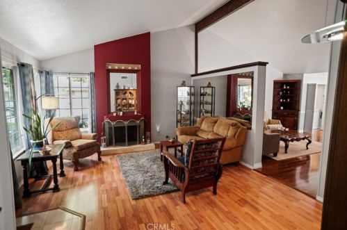25865 Alegro Dr, Santa Clarita, CA 91355-1910