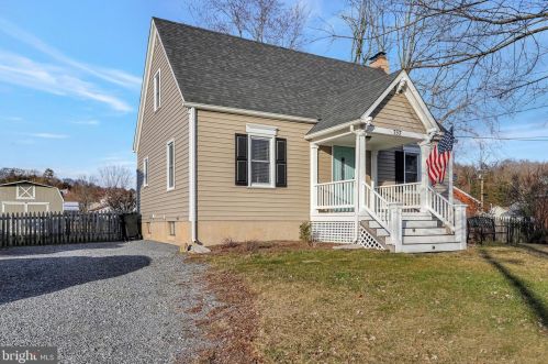 757 Washington St, Strasburg, VA 22657-2503