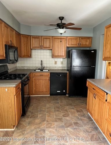 4 Cooper Ct, East Freehold NJ  07728-4310 exterior