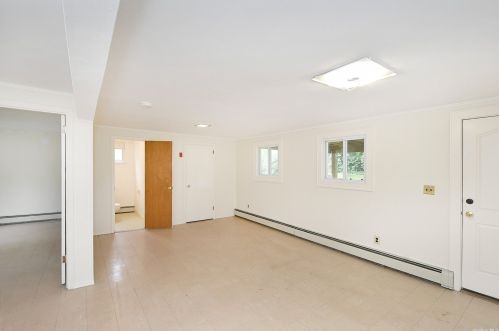 9 Leghorn Ct, Huntington Station NY  11746-2820 exterior