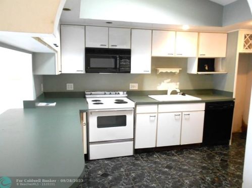 737 1st Ave, Boynton Beach, FL 33426-4310