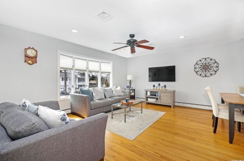 59 Udalia Rd, West Islip, NY 11795-3920