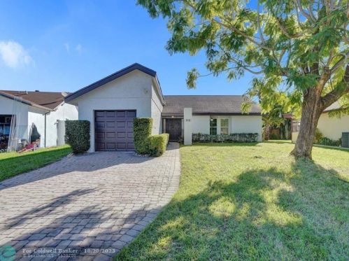 212 2nd Ct, Dania Beach FL  33004-4813 exterior
