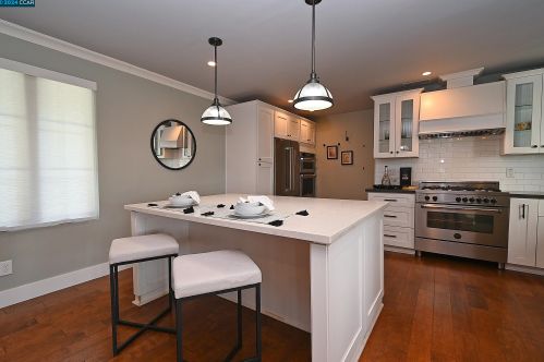 122 El Toyonal, Orinda CA  94563-2133 exterior