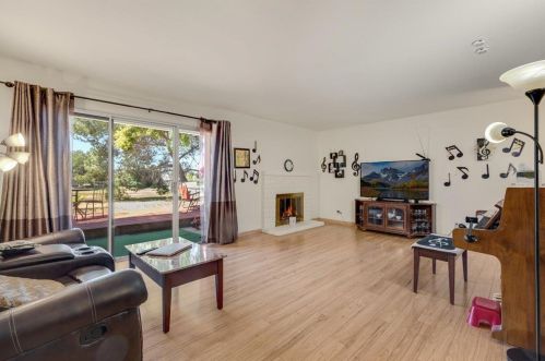 160 Villa Pacheco Ct, Hollister, CA 95023-6331