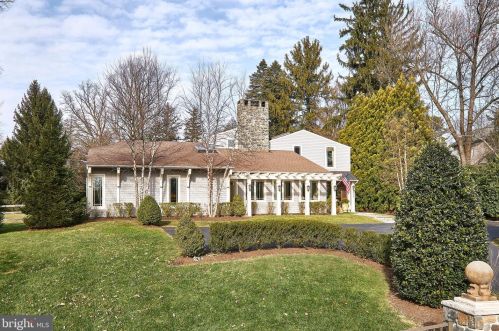 950 Parkes Run Ln, Ithan, PA 19085-1127