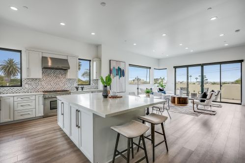 4056 Haines St, San Diego, CA 92109-5310