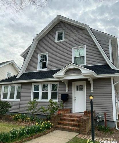 24 Walnut Ave, Floral Park, NY 11001-2404