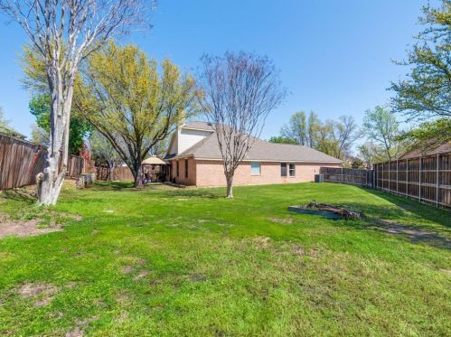 5701 Northcrest Dr, Lewisville TX  75028-4803 exterior