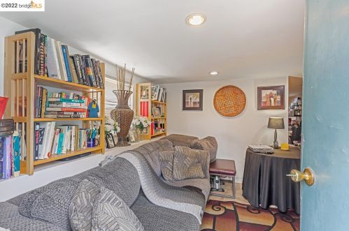 2714 60 Ave, Oakland CA 94605-1501 exterior