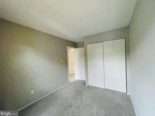 2120 Cartwright Pl, Herndon VA  20191-1903 exterior