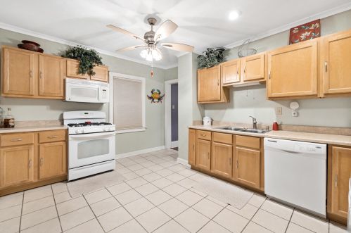 828 32, Milwaukee WI 53215-1549 exterior