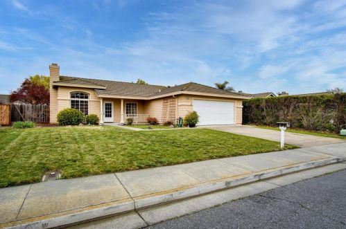 891 Del Mar Dr, Hollister, CA 95023-5093