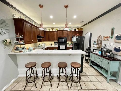 536 Oakridge Dr, Greenville, TX 75402-7601