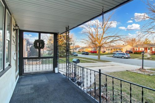 810 Rensselaer St, Griffith, IN 46319-2346