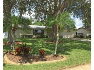 8135 Bayshore Dr, Largo, FL 33776-3338
