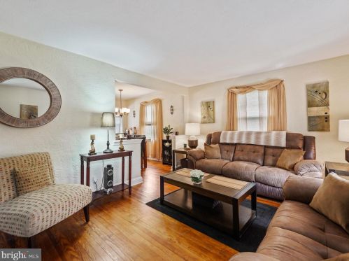 210 Pennsylvania Ave, Prospect Park, PA 19076-1723