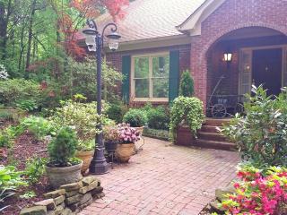 1404 Bramblewood Dr, Huntsville, AL 35801-1366