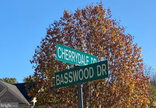 2123 Basswood Dr, Miquon PA 19444-2328 exterior