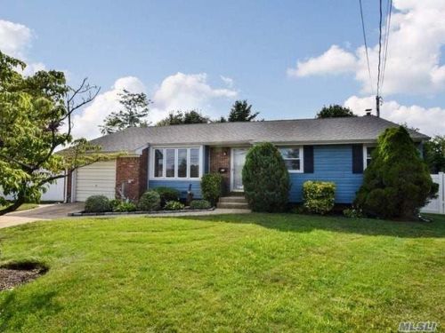 22 Windhorst Ave, Bethpage, NY 11714-4929