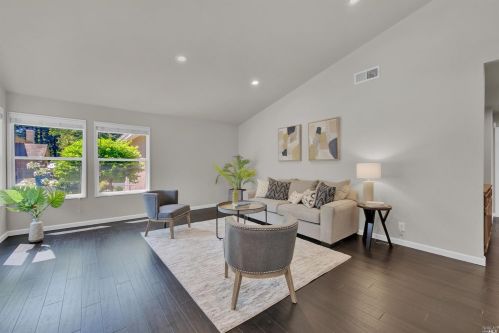 537 Stanford St, Vacaville CA  95687-4609 exterior