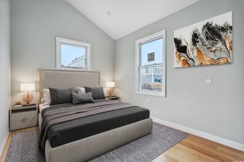 339 Beach 43rd St, Far Rockaway NY  11691-1209 exterior