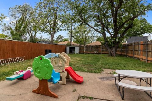 8449 Freeport Dr, Dallas TX  75228-4935 exterior